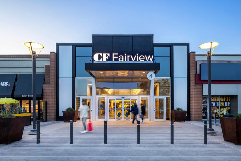 مرکز خرید fairview mall در تورنتو